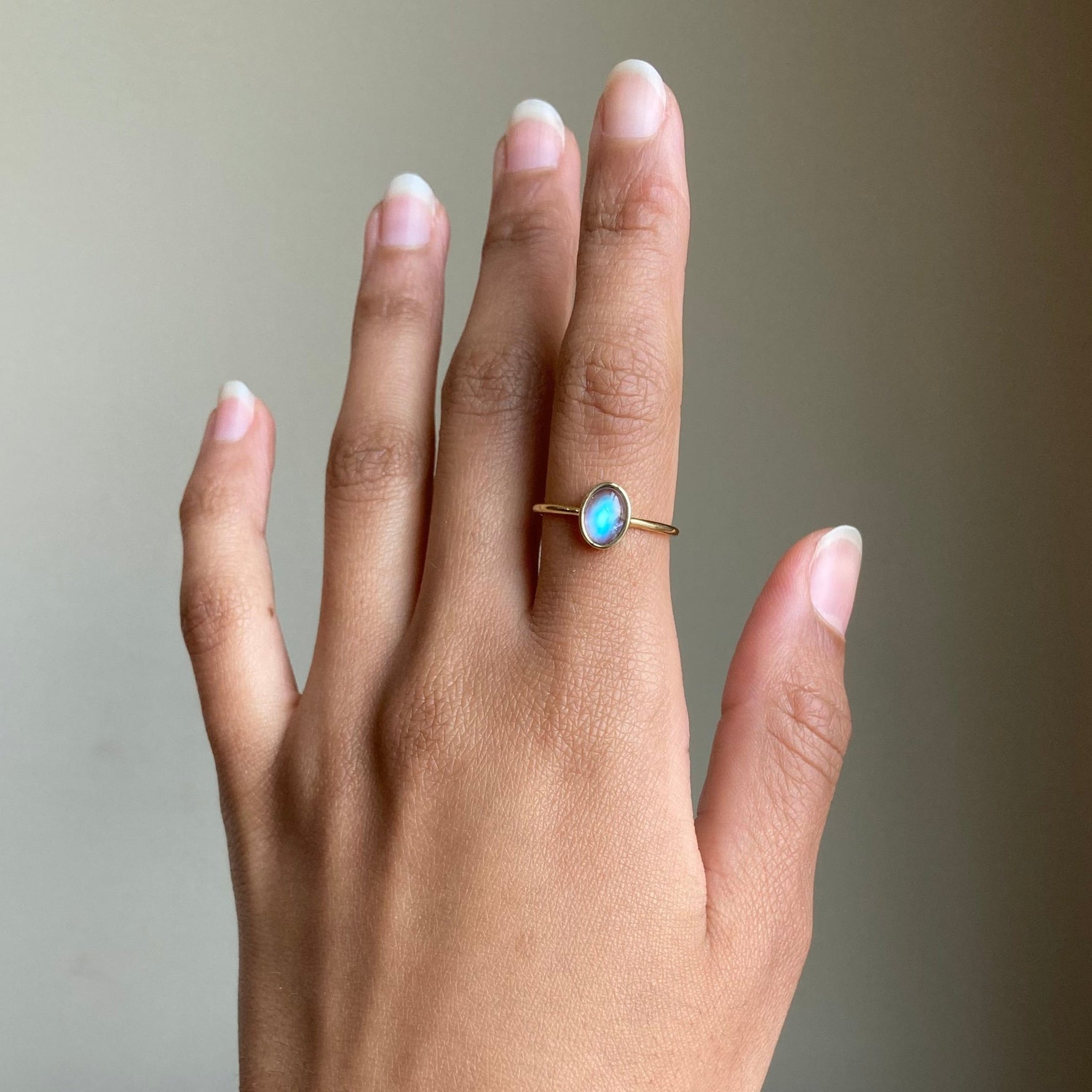 14k Oval Moonstone Ring